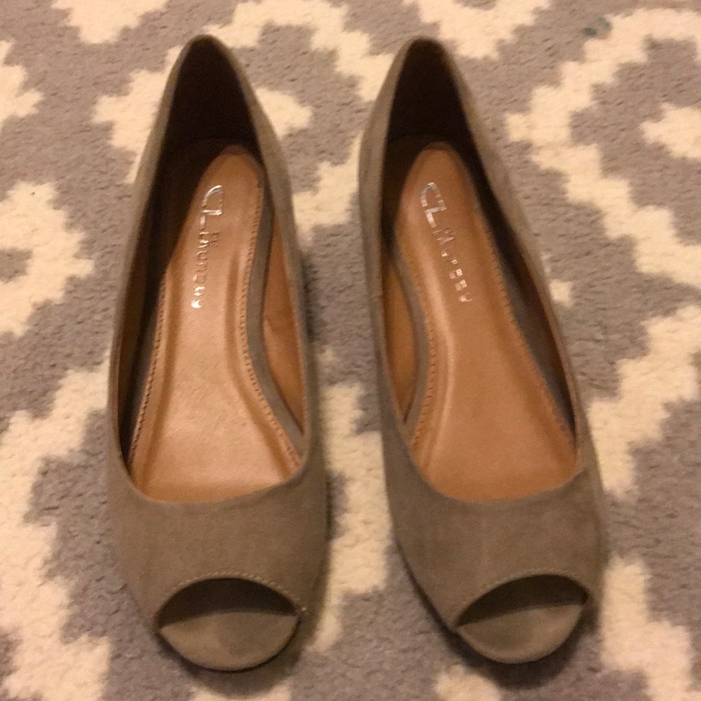 Size 7 Chinese Laundry wedges!!!